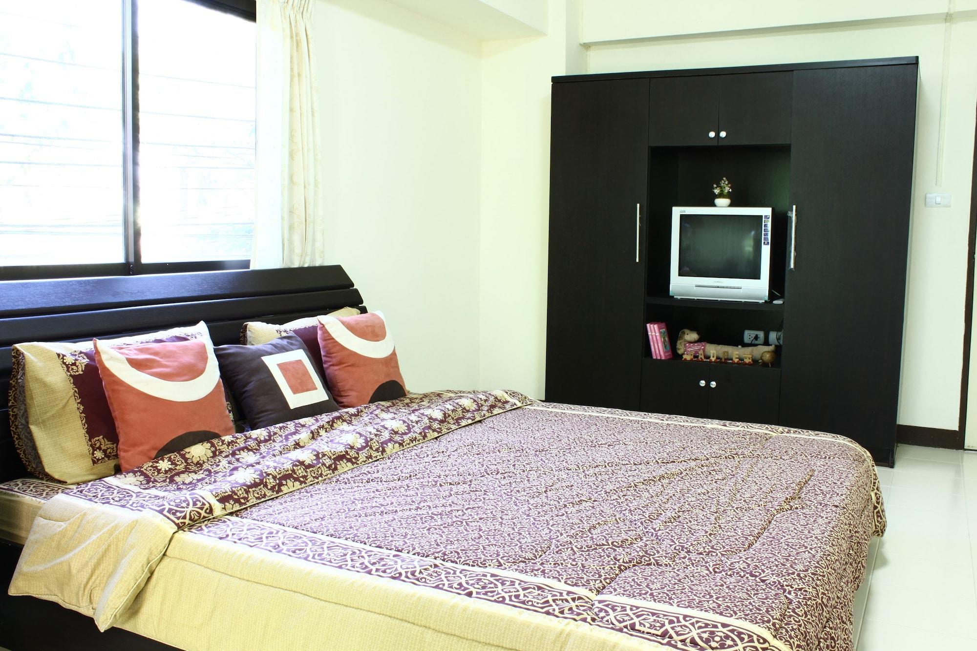 The European Place Bangkok Bagian luar foto