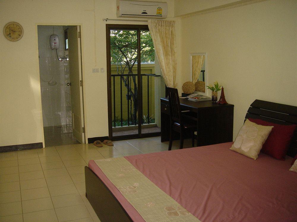 The European Place Bangkok Bagian luar foto