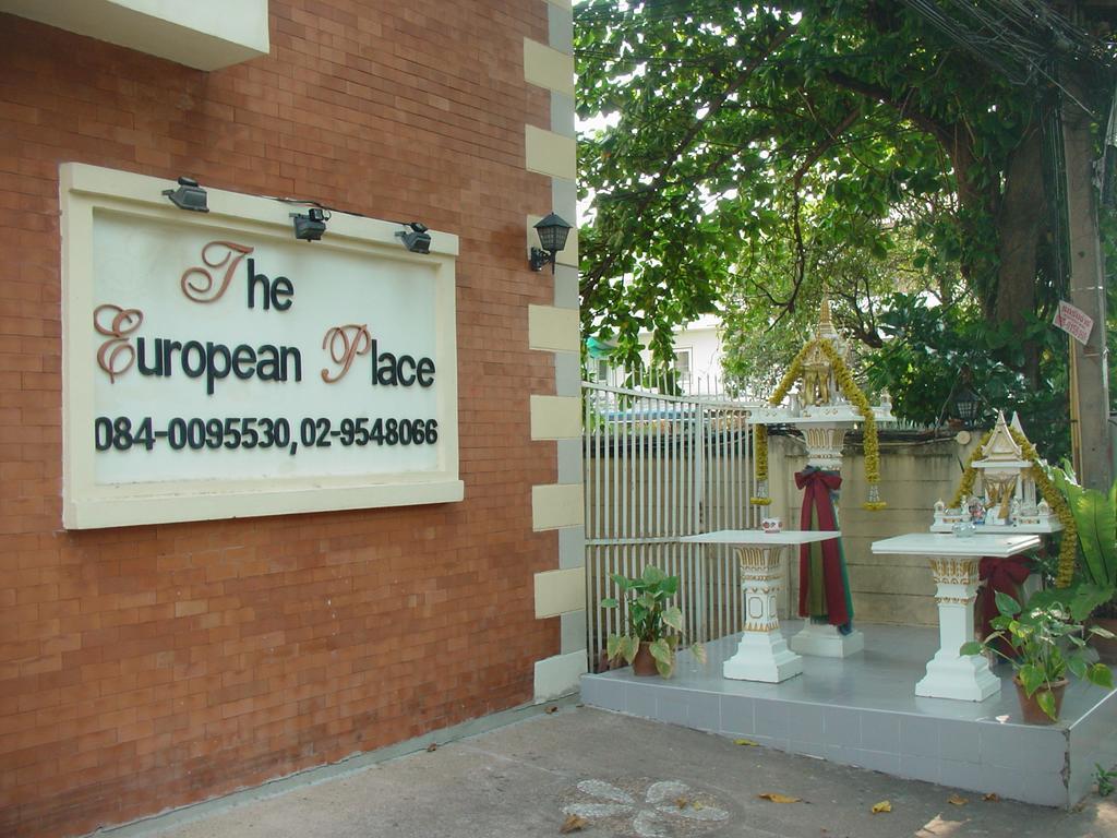The European Place Bangkok Bagian luar foto