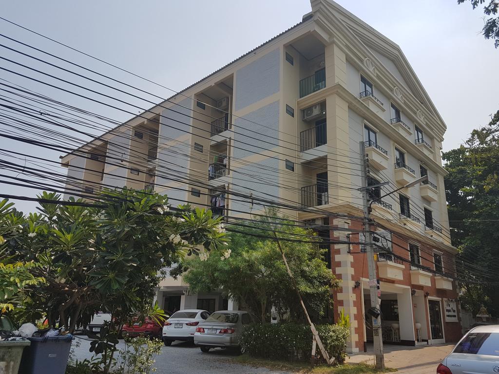 The European Place Bangkok Bagian luar foto